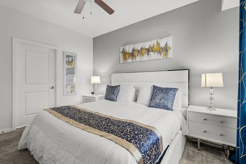 Cozy Stylish 2BR Condo Prime Storey Lake Spot