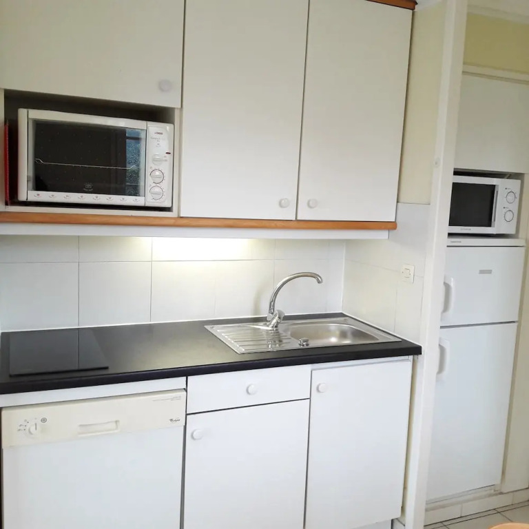 Studio in Saint-raphaël, With Pool Access, Furnished Terrace and Wifi