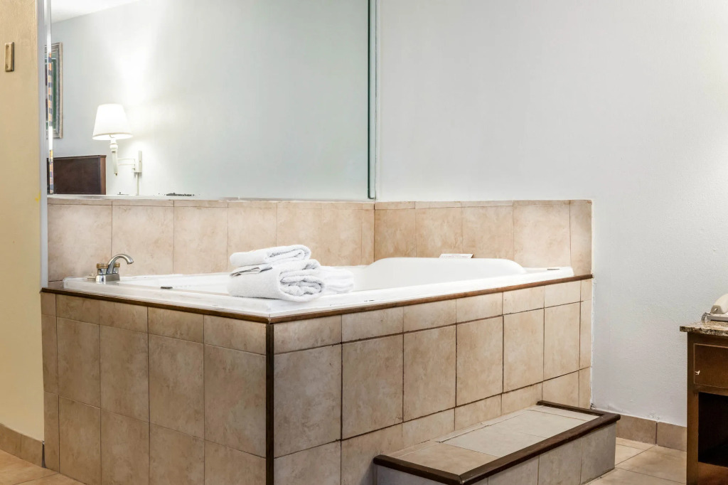 Quality Inn & Suites Lafayette I-65