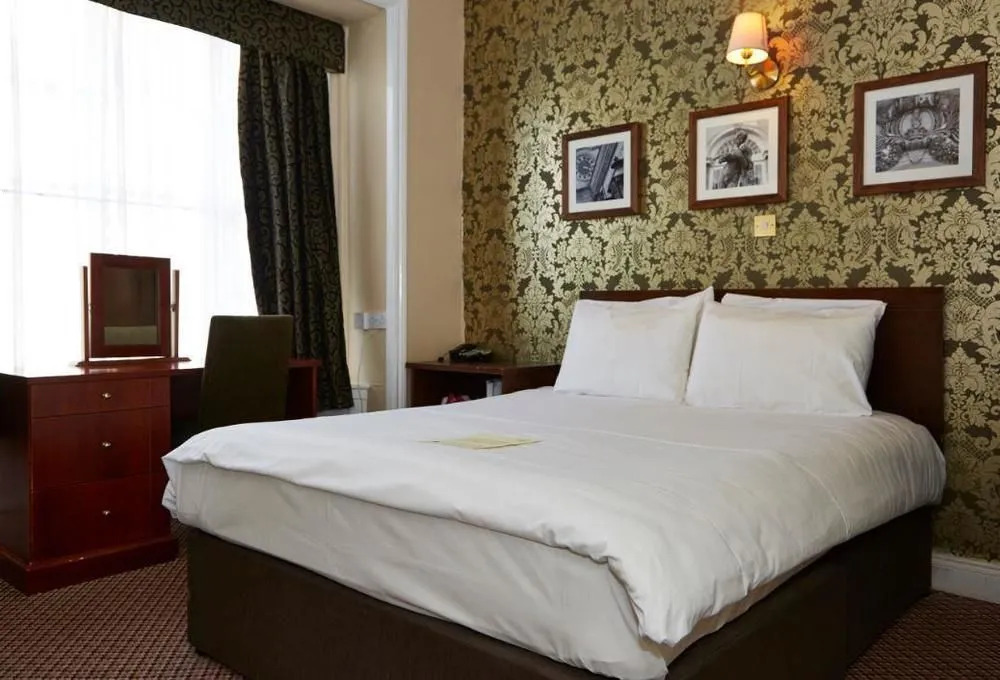 The Bell Hotel Woburn By Greene King Inns