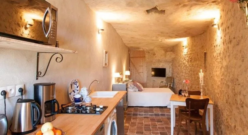 Amboise Troglodyte