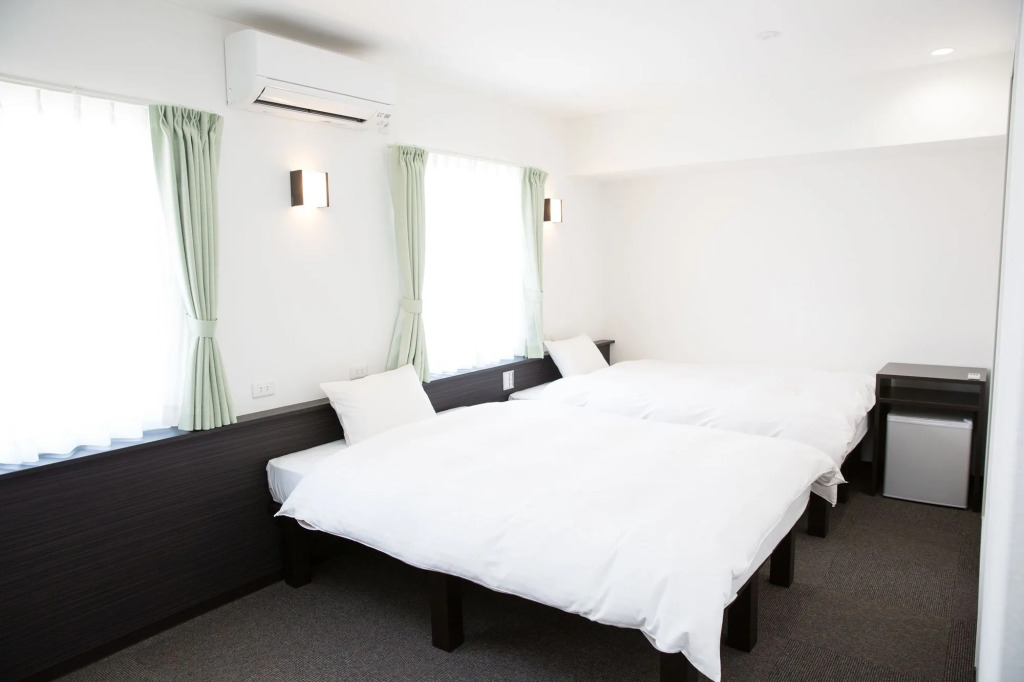 Universal Hotel Reborn