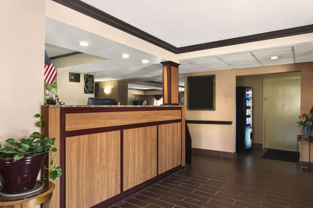 Super 8 by Wyndham Taylor/Detroit Area