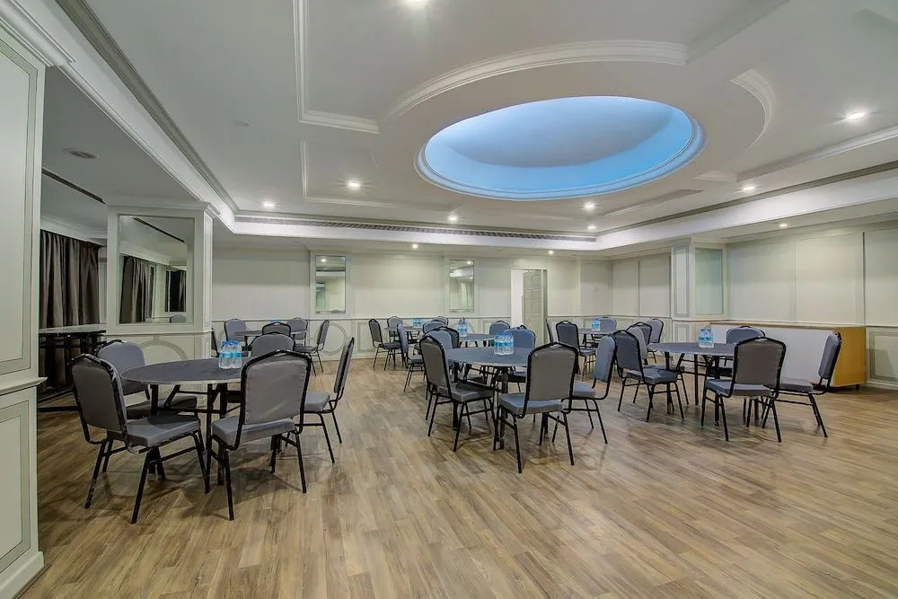 Super Townhouse Lakdikapul