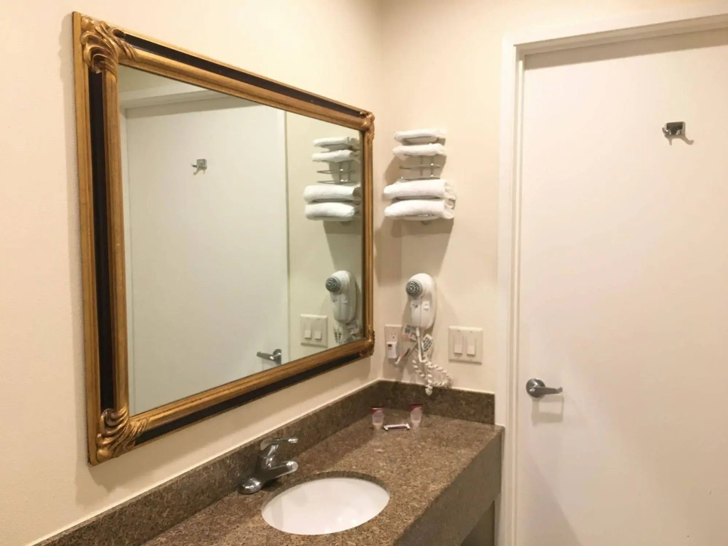 Simply Home Inn & Suites - Riverside