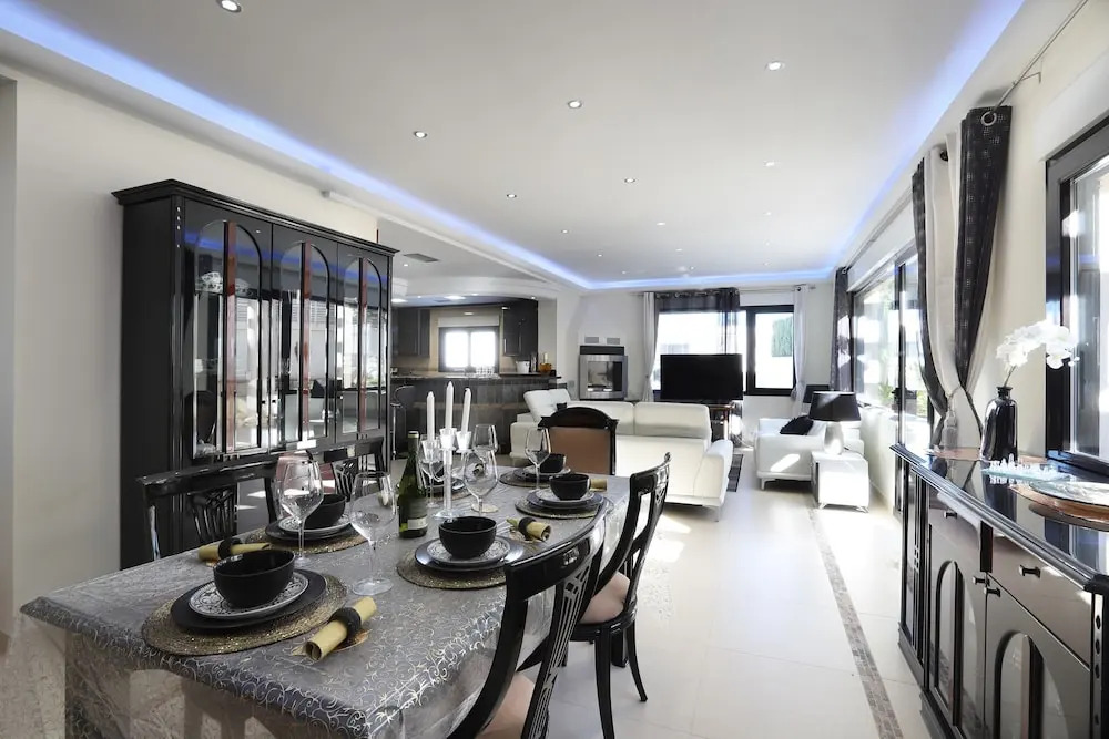 DREAM VILLA IN ALBIR BLUELINE