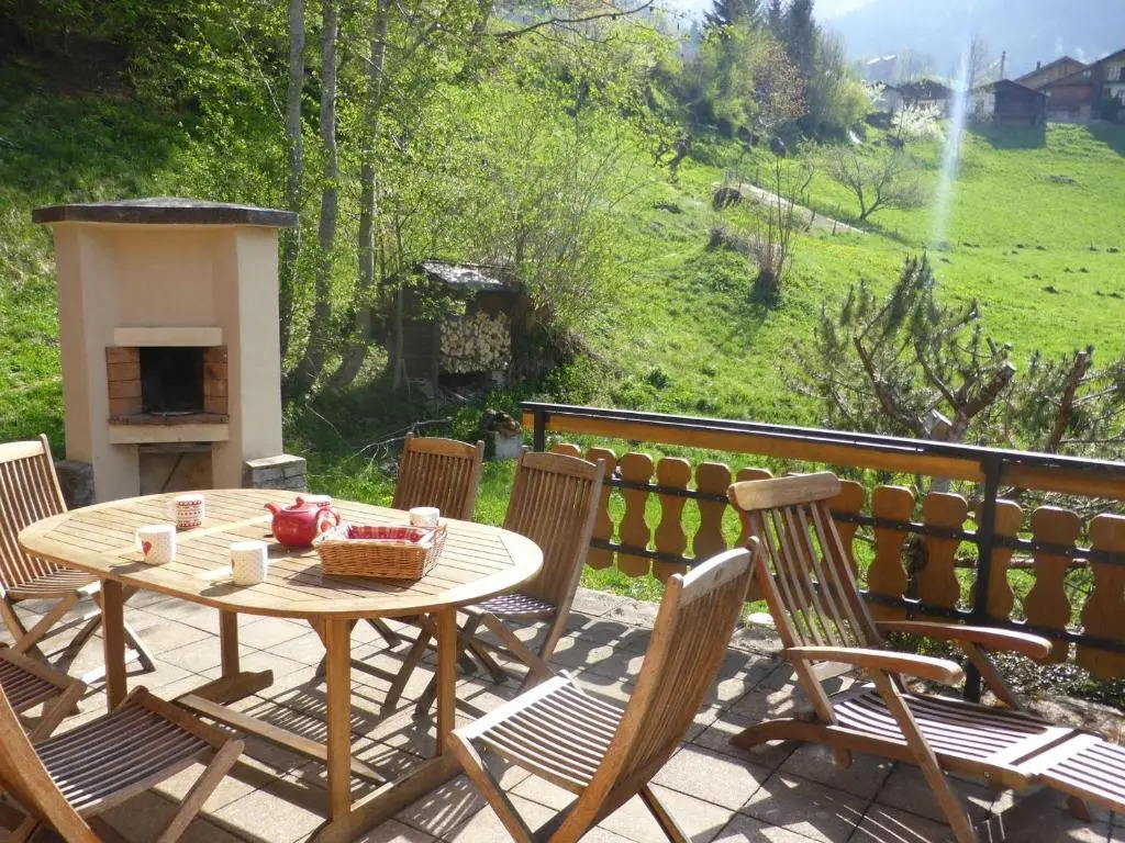 Chalet à Arêches, 100m², 8 pers, 4 ch, Pied des Pistes, Cheminée, Terrasse, Wifi - FR-1-342-246