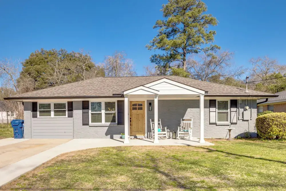 Pet-friendly Tomball Cottage: Steps to Downtown!