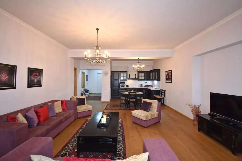 Aram street, 2 bedrooms Beautiful and Spacious apartment DI486