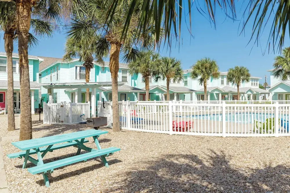 Resort Pool & Pet Friendly Sleeps 9