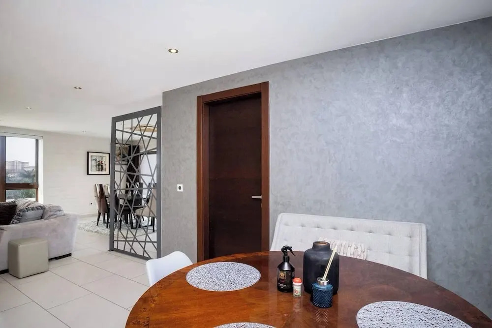 Modern 3BDR Apt at Villaggio - Rooftop Pool Skybar