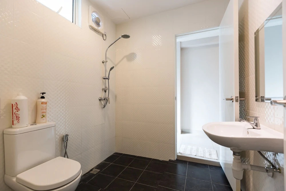 Spacious Seaview Suite