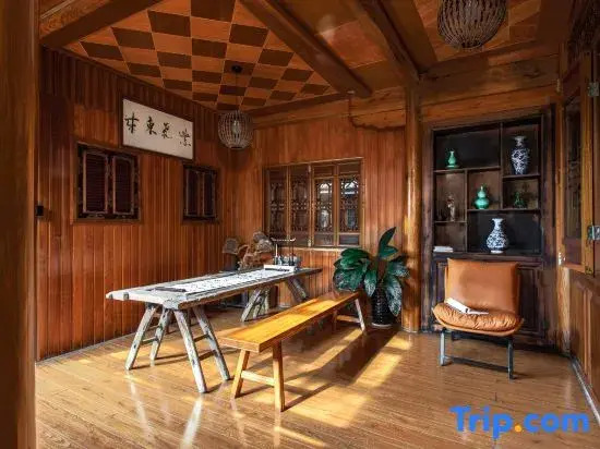 Tengchong Tuotuo · 360 degree aerial view courtyard and Shungu Town store