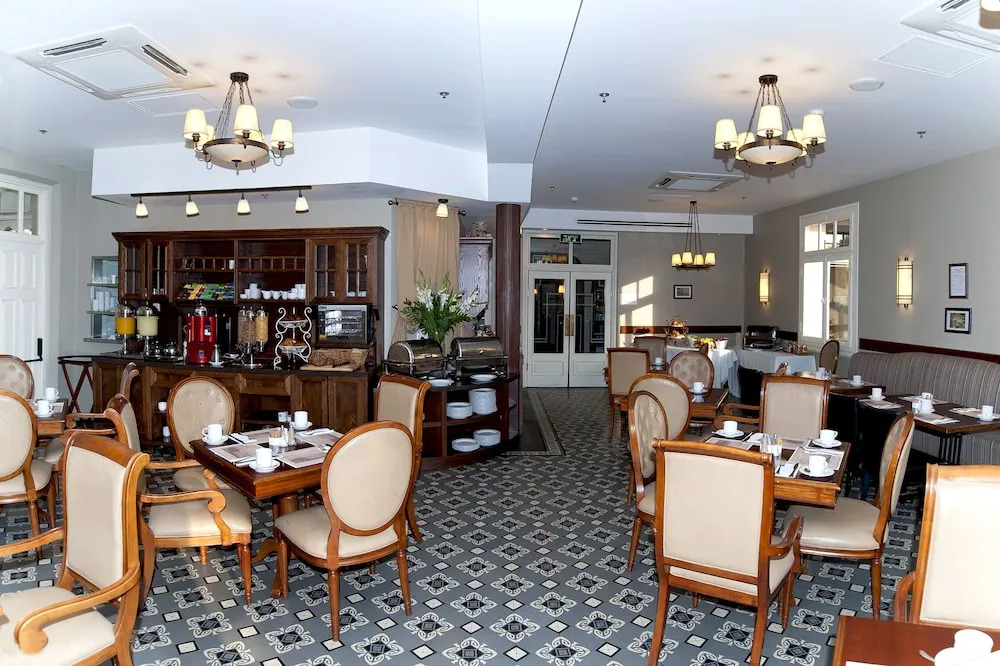The Colony Hotel