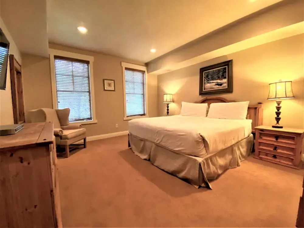 Town Pointe B203 3 Bedroom Condo by RedAwning