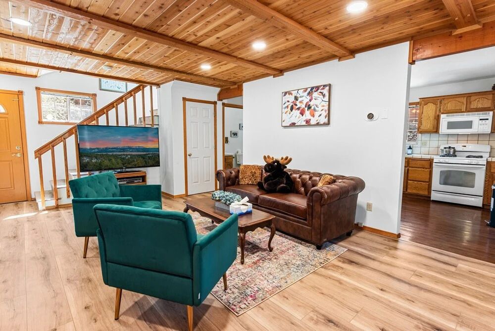 Sugarpaw Cottage - Very Private Cabin Nestled Amongst Towering Pines In This Cozy Mountain Home! 3 Bedroom Cabin