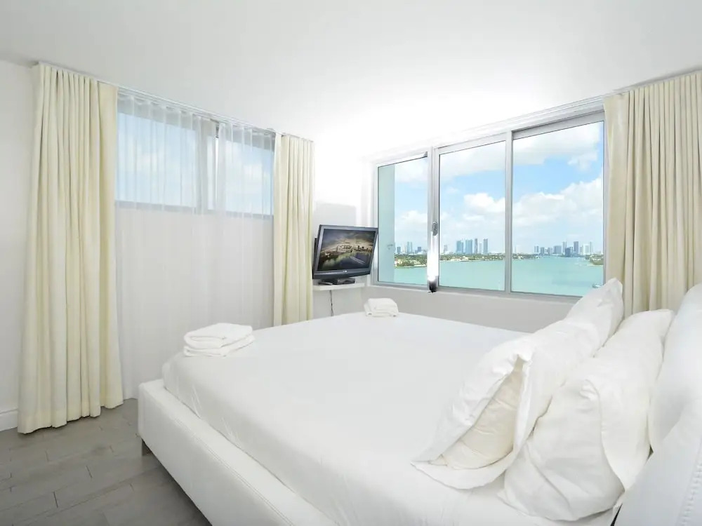 Miami World Rental - Mondrian 1026