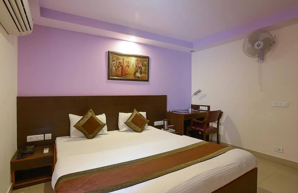OYO 410 Hotel Lily Bay Inn