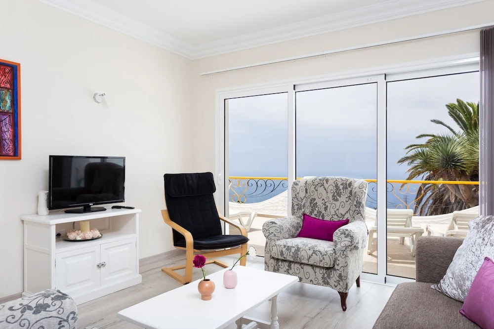 Cosy Apartment with views