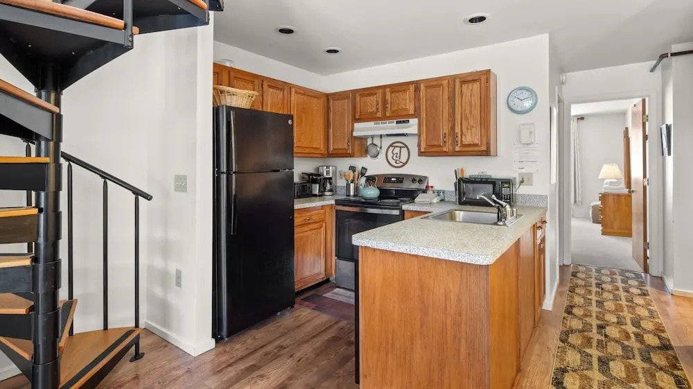 19 Mountainside 2 Bedroom Condo by RedAwning