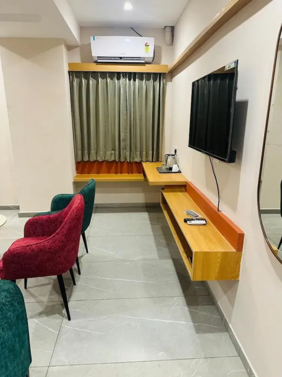 PubliQ Luxury Stays KPHB