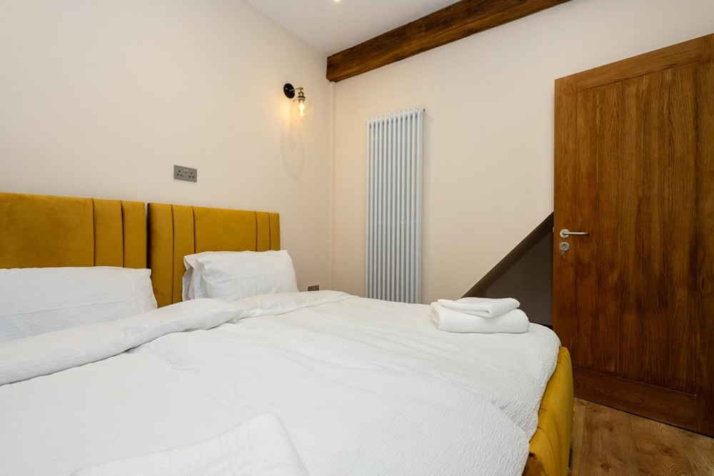Tranquil Stoke-on-trent 4bed, 2 Bath, Parking