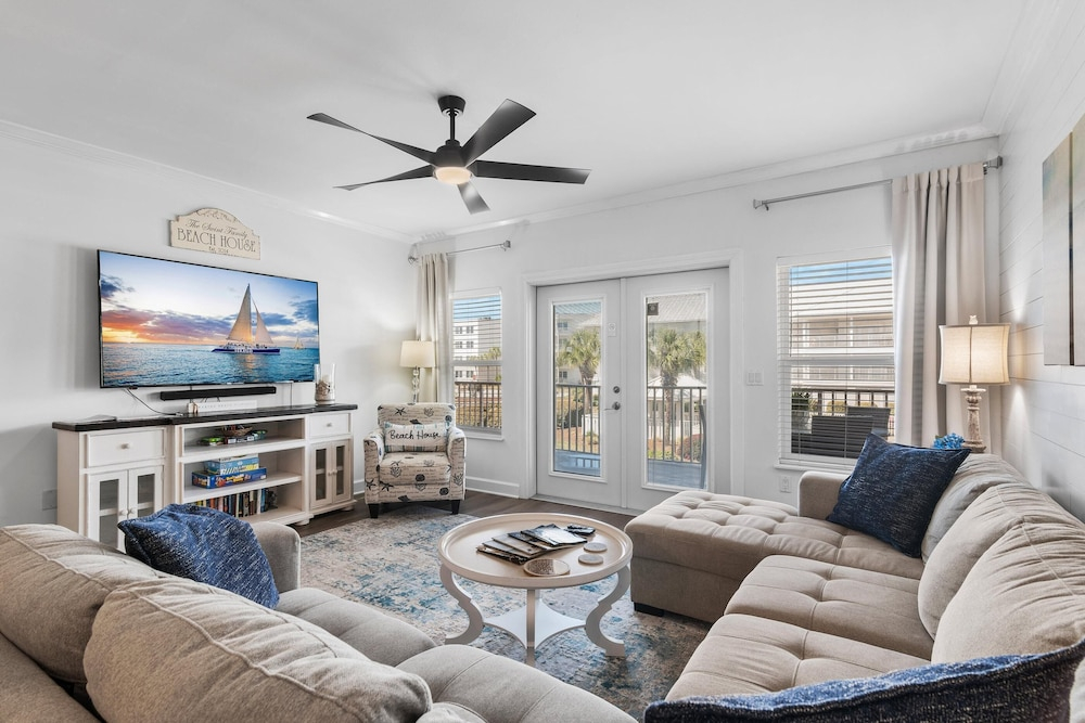 Pavilion Palms 103b