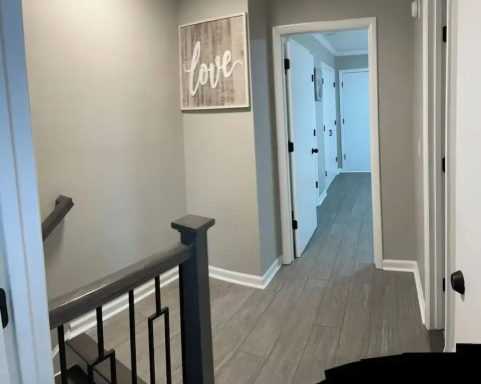Bright 2BR Townhome Pool & Beach Minutes Away