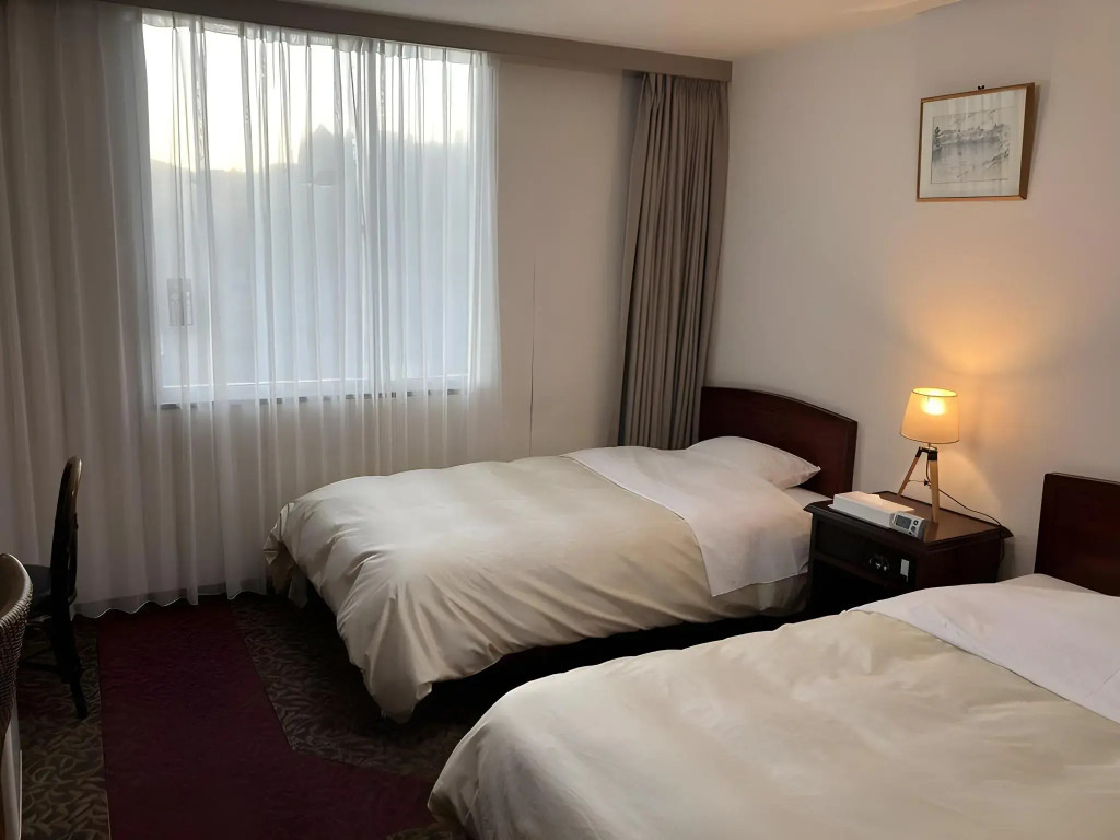 Hotel CROWN HILLS MIYOSHI