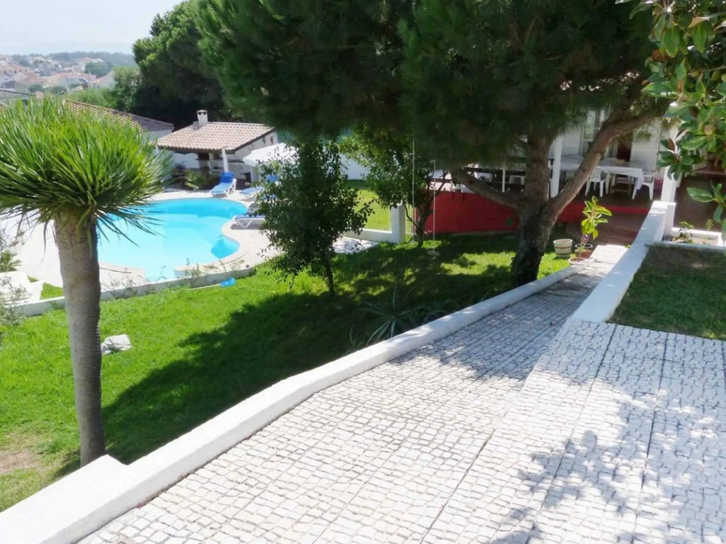 Villa Charneca
