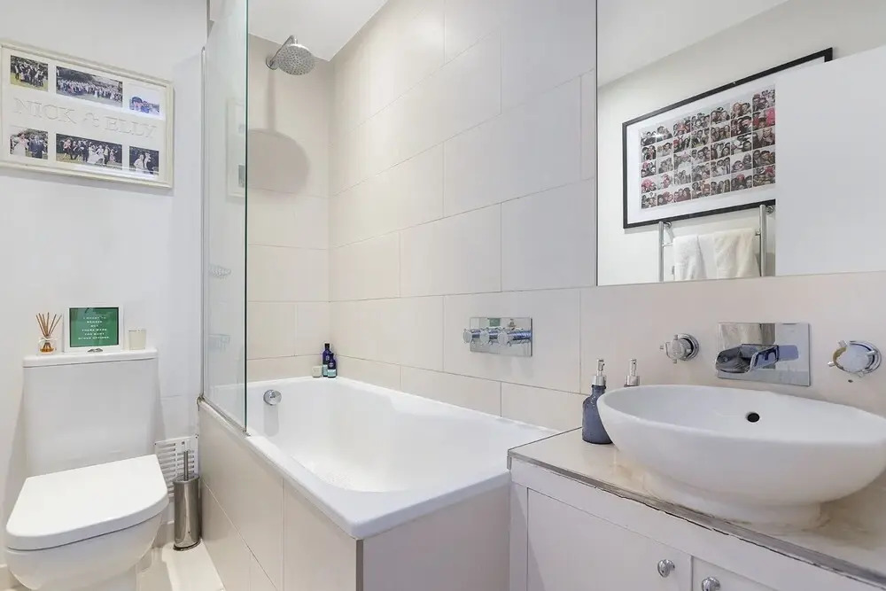 Stylish 2 bed Battersea home located just across from the famous Battersea Park