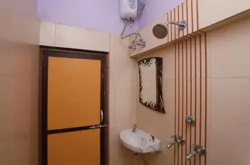 Kanha Palace By OYO Rooms