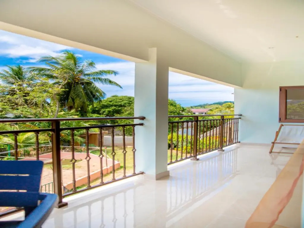 Apartment With one Bedroom in Au Cap, With Wonderful Mountain View, Enclosed Garden and Wifi - 100 m From the Beach