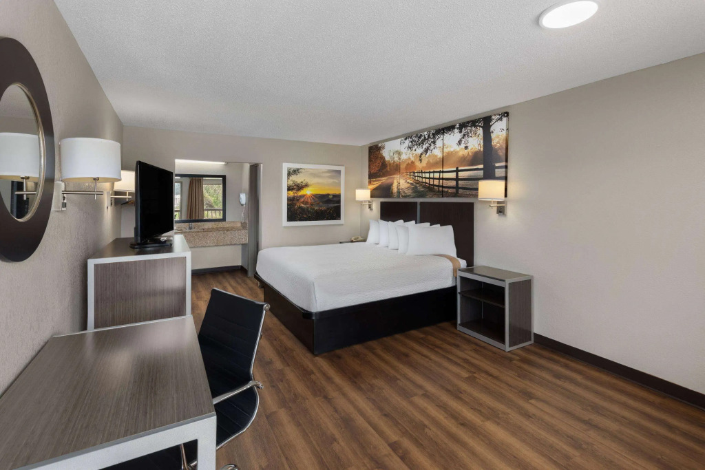 Days Inn by Wyndham Childersburg