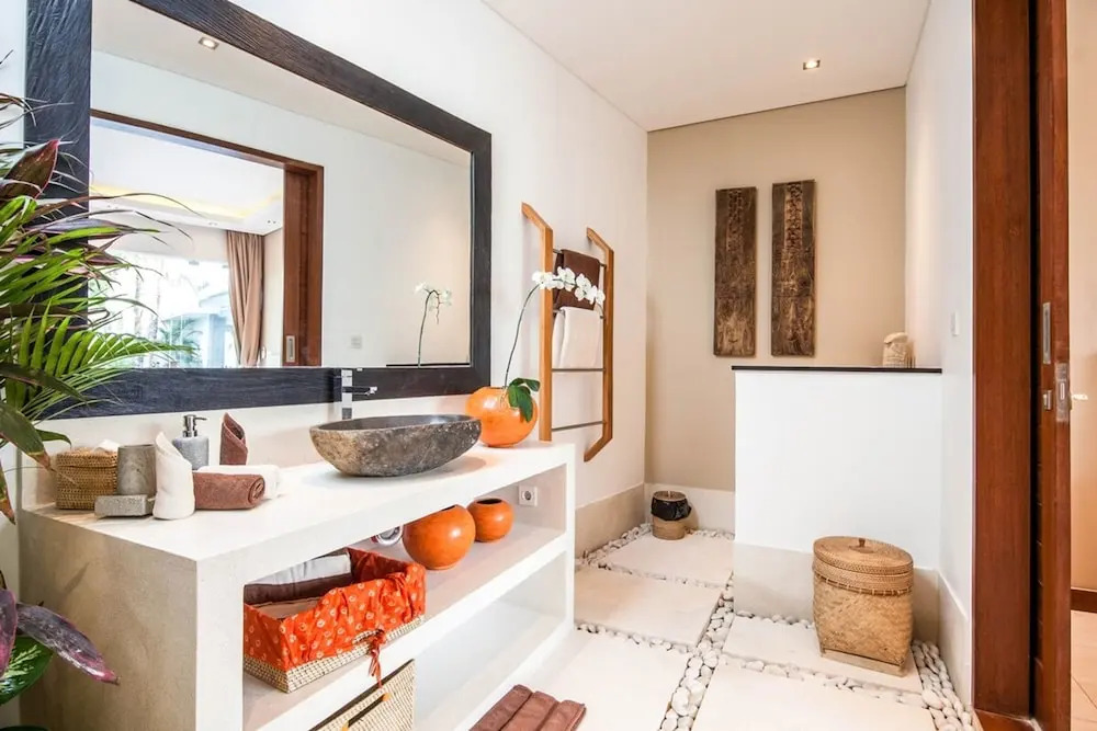 Luxury 6BR Villa, Canggu, 400m to Finns Beach