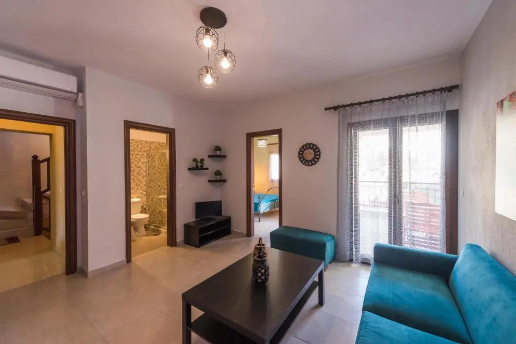 Roxanis Apartments