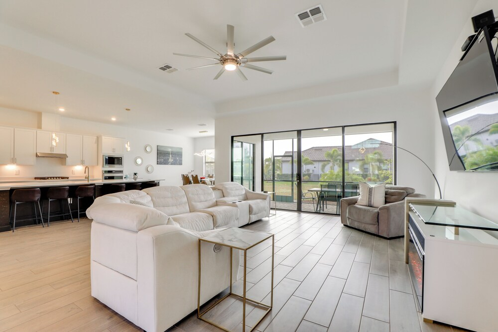 Resort-style Living! Walkable Bradenton Getaway