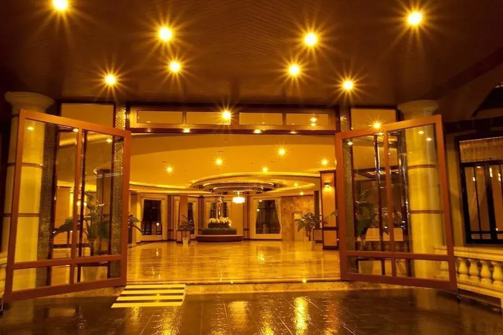 J & Y Lodge Hotel