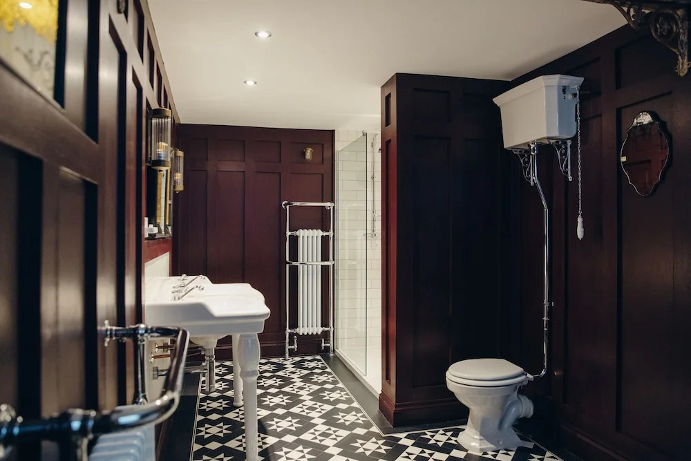 Crown Hotel