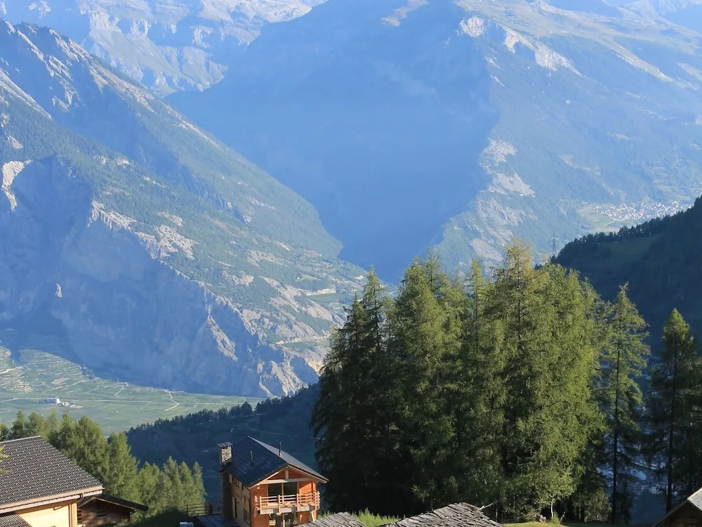Top chalet with unobstructed views in the middle of the ski resort of La Tzoumaz
