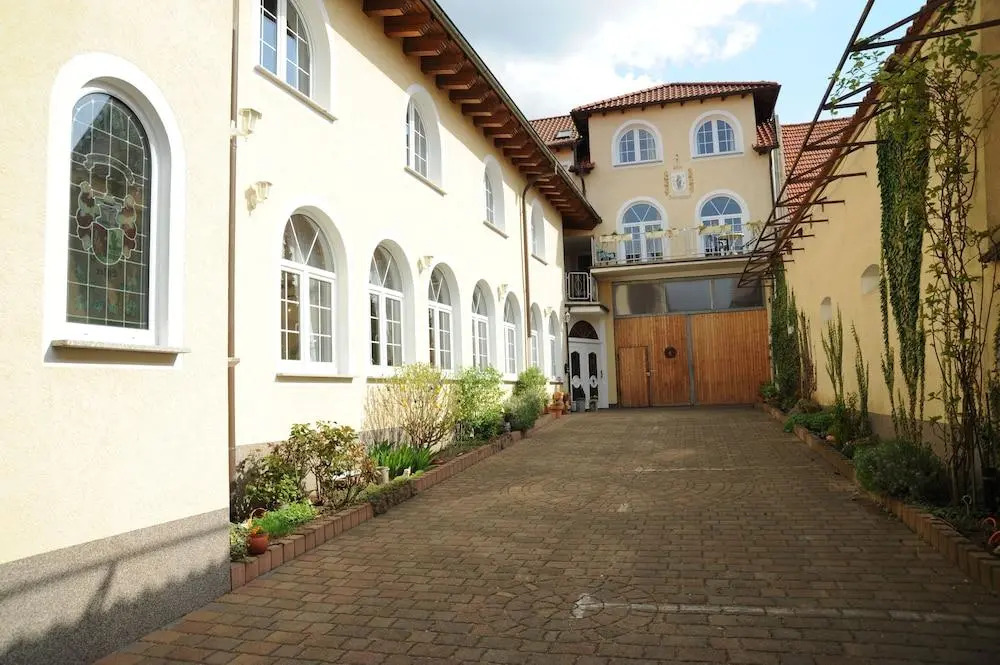 Hotel Schlosshof Dolgesheim