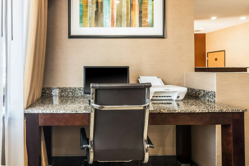 Quality Inn & Suites Salem near I-57