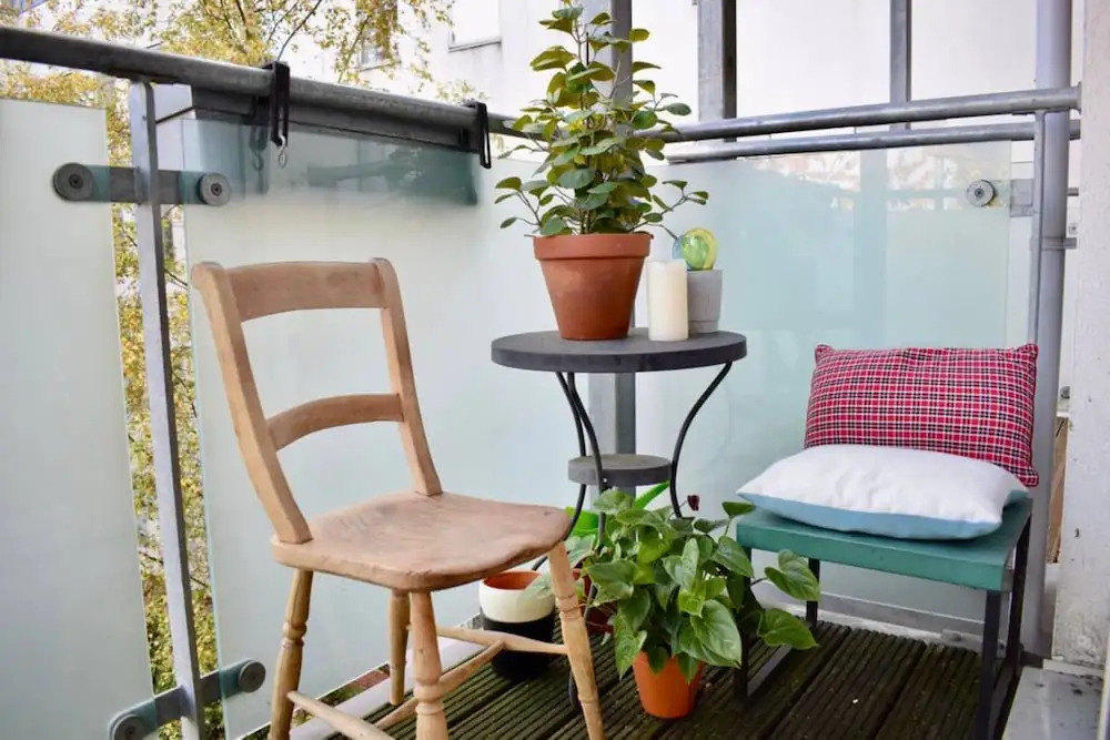 Modern 1 Bedroom Apartment With Balcony