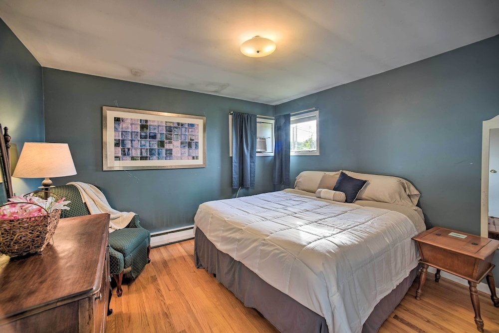 Albany Home w/ Fenced Yard & Patio - Pets Welcome!