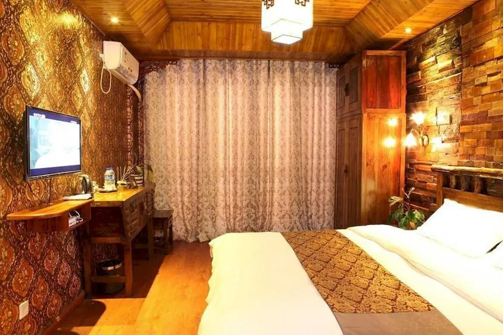 Xishuangbanna Fengweizhu Inn