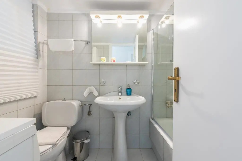 Cozy and Fresh 2bdrm apt Close to Metro