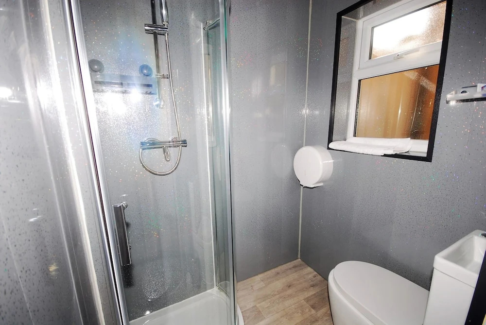 Cozy Hideaway With Hot Tub Sauna Sleeps 7