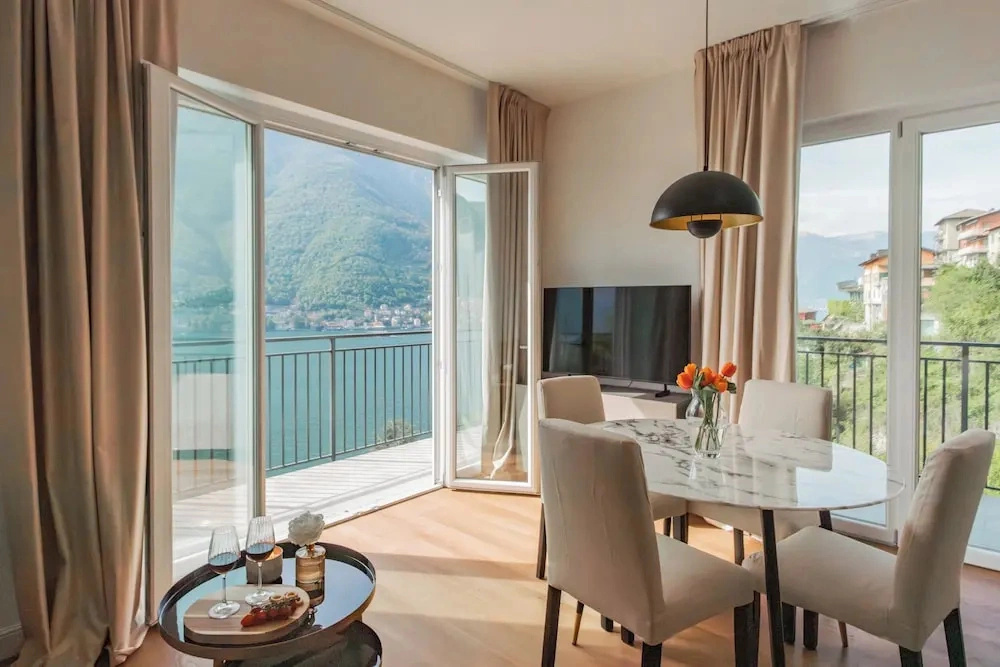 Panoramic Lake Suites