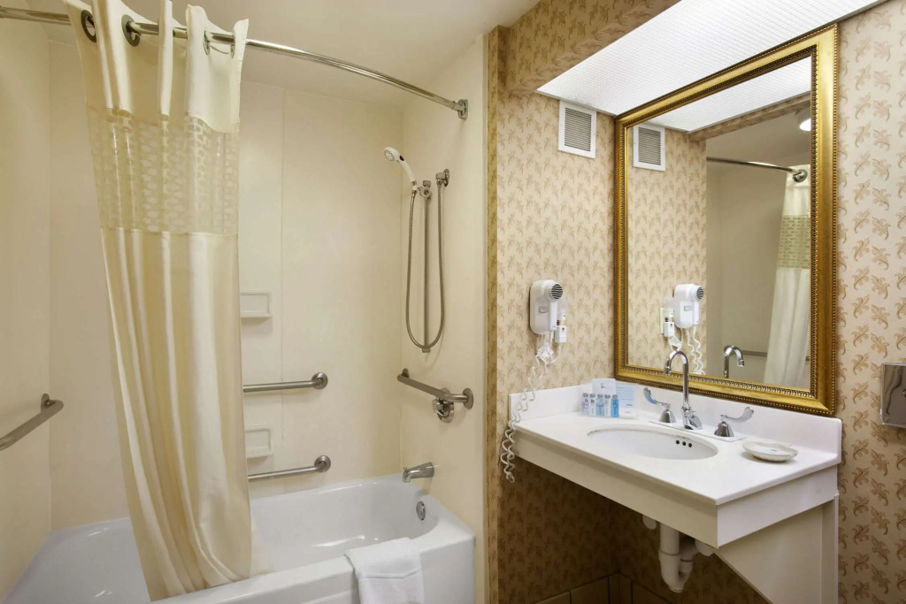 Hampton Inn & Suites Providence/Warwick-Airport