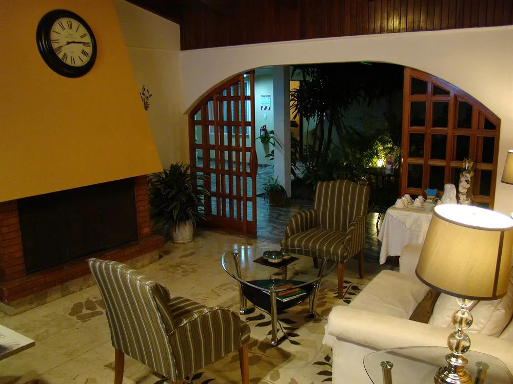 Hotel Colonial en Escazú